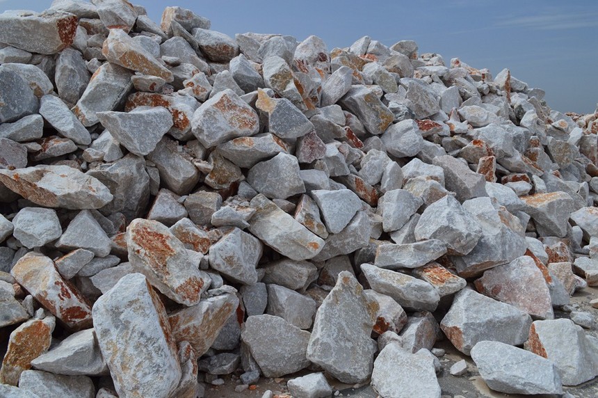 粉 南阳钙粉 南阳钙粉厂大量开采批发方解石 优质碳酸钙矿石厂家直销